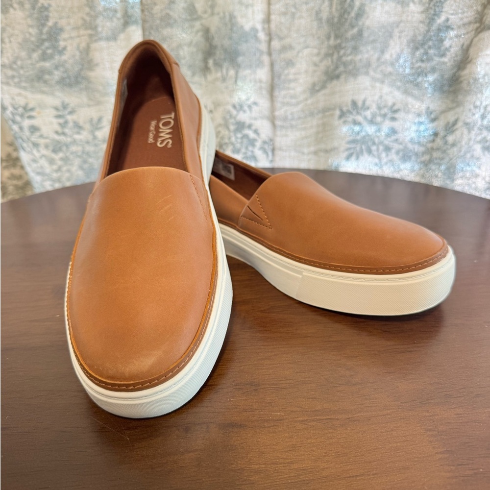 TOMS Leather Slip-On Sneakers – Tan/Cognac – Size 7.5
